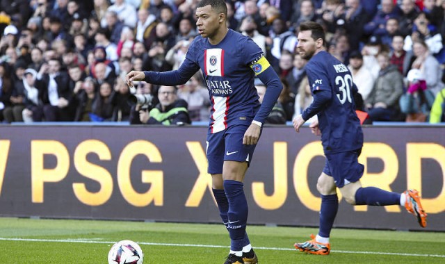  奥斯梅恩戴帽，那不勒斯狂胜弱旅  