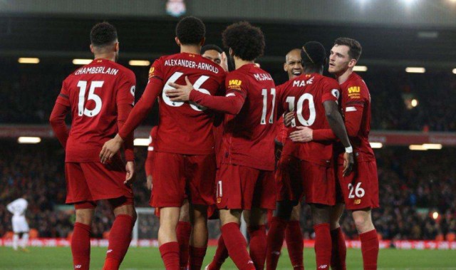  利物浦中场核心伤退，克洛普变阵应对仍取关键三分  