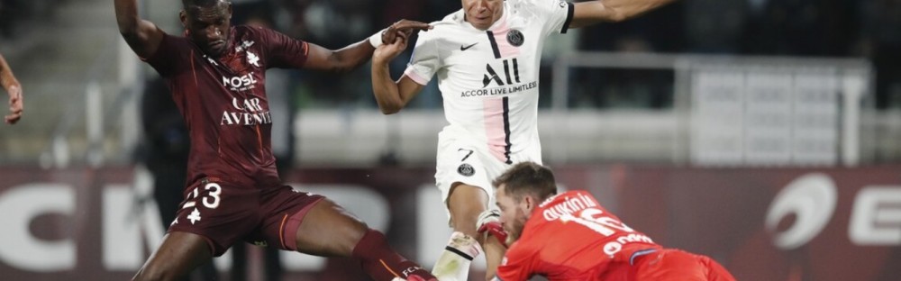  巴黎圣日耳曼客场逆转击败里昂，积分榜领跑优势扩大  