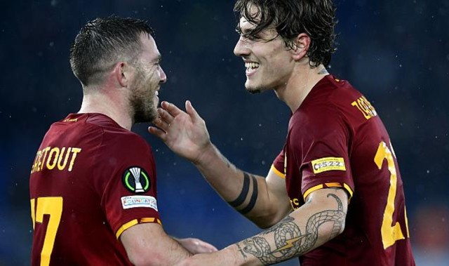  罗马德比戏剧性收场，穆帅染红仍取关键三分  