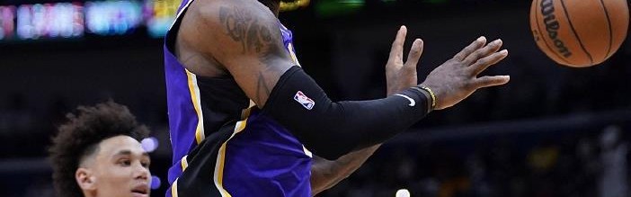  詹姆斯里程碑之夜，湖人逆转独行侠保住西部第一  