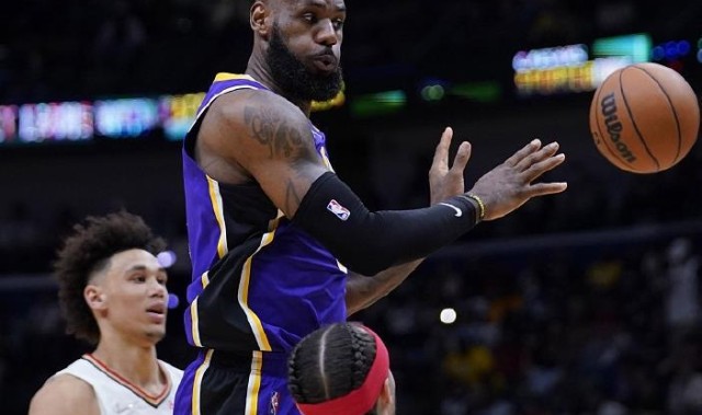  詹姆斯里程碑之夜，湖人逆转独行侠保住西部第一  