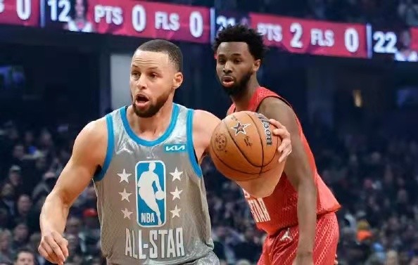  库里单节21分神迹带领勇士大胜马刺