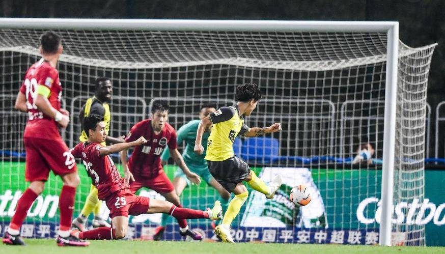  图卢兹锋线双星闪耀，法甲本土射手榜竞争白热化