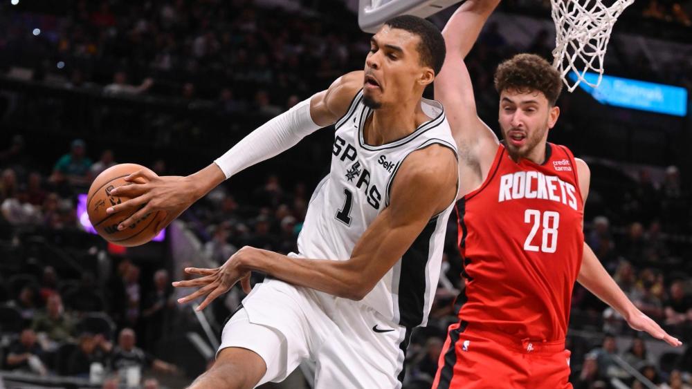  文班亚马首秀惊艳马刺主场击败魔术